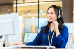 フリー素材_コールセンター3