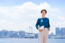 フリー素材_女性営業