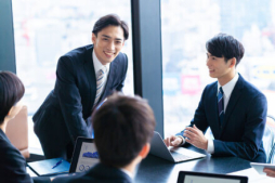 フリー素材_打ち合わせオフィス