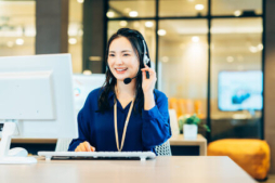 フリー素材_コールセンター2